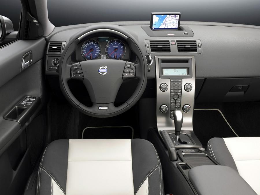  Volvo V50 R-Design 2008 года  (фото 2 из 17)